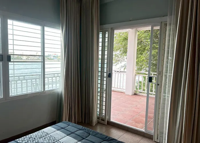 บ้านริมน้ำ Bann Rim Num Habitación en casa particular